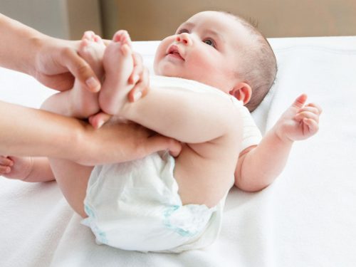 Cẩm nang chăm bé: Táo bón ở trẻ sơ sinh và cách khắc phục