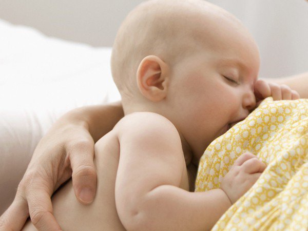 cách chữa nôn trớ ở trẻ sơ sinh