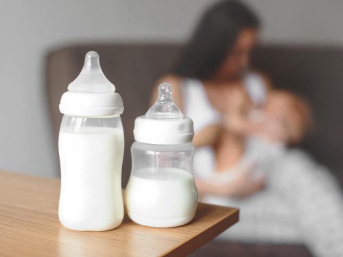 Vì sao trẻ sơ sinh dùng sữa công thức bị táo bón
