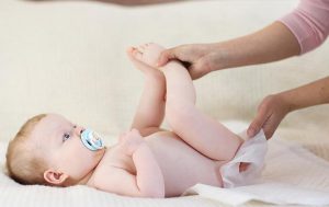 6 cách điều trị cho trẻ sơ sinh bú mẹ bị táo bón