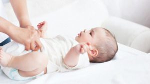 4 điều mẹ cần biết về tiêu chảy cấp ở trẻ sơ sinh