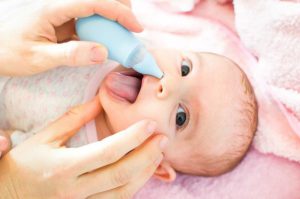 Mách mẹ cách xử lý bé bị trớ sữa lên mũi hiệu quả