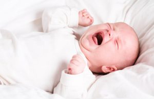 Mách mẹ mẹo dân gian chữa bé khóc dạ đề hiệu quả