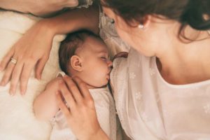 Điểm mặt các dấu hiệu cai sữa đêm cho bé mẹ nên biết!