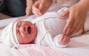 Dấu hiệu trẻ sơ sinh bị tiêu chảy nhiễm khuẩn