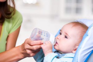 Trẻ bị tiêu chảy nhiễm khuẩn nên uống gì nhanh khỏi?