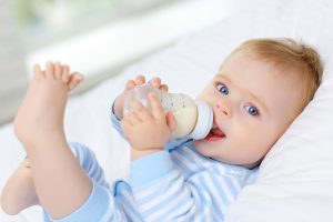 Góc giải đáp: Trẻ sơ sinh bị dị ứng sữa bò có nguy hiểm không?