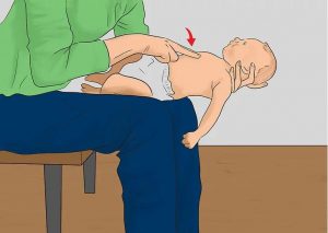 Mẹ xử lý thế nào khi trẻ nôn trớ sặc lên mũi?