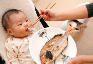 Trẻ bị tiêu chảy ăn cá được không