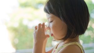 Trẻ viêm phế quản uống kháng sinh bị tiêu chảy phải làm sao?