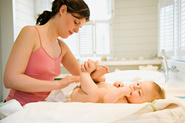 Mách mẹ các cách chữa xì xoẹt ở trẻ sơ sinh cực đơn giản