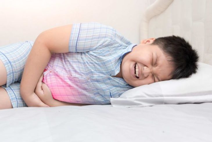 Trẻ bị đau bụng quặn từng cơn: Nguyên nhân và cách cải thiện