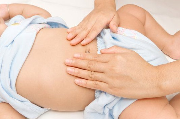 Trẻ bị đau bụng quặn từng cơn: Nguyên nhân và cách cải thiện
