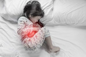 Trẻ bị đau bụng thường xuyên: khi nào cần cho bé đi khám?