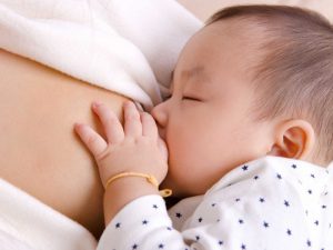 Điểm mặt các dấu hiệu cai sữa đêm cho bé mẹ nên biết!