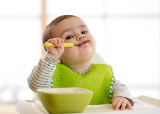 Trẻ ăn dặm đau bụng khó đi ngoài: Nguyên nhân và cách cải thiện