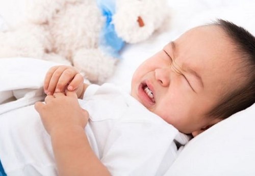 Trẻ bị đau bụng nôn là biểu hiện của bệnh gì
