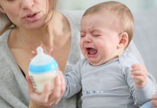 Trẻ sơ sinh bỏ bú bình: Nguyên nhân và cách xử trí hiệu quả