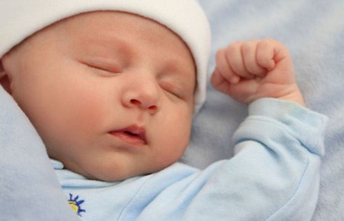 Trẻ sơ sinh bỏ bú ngủ nhiều liệu có đáng lo