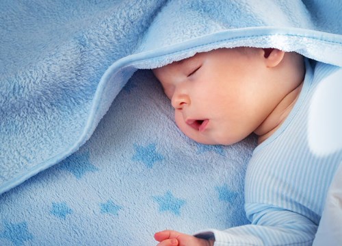 Trẻ sơ sinh bỏ bú ngủ nhiều liệu có đáng lo