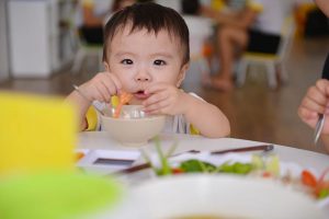Trẻ chán ăn phải làm sao để khắc phục nhanh chóng?
