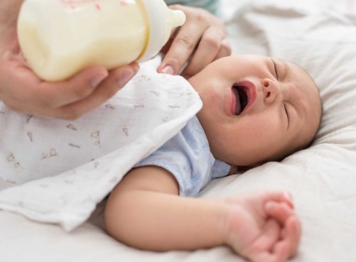 Trẻ không tiêu hóa được sữa: Nguyên nhân, biểu hiện và cách cải thiện? 