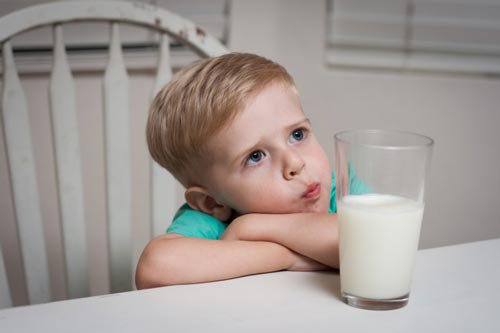Góc giải đáp: bé bị tiêu chảy có nên uống sữa không?