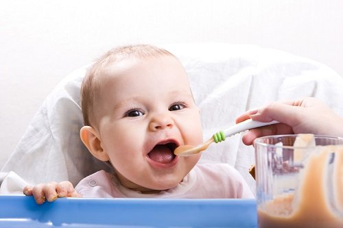 Trẻ nhỏ biếng ăn không tăng cân nên bổ sung gì?