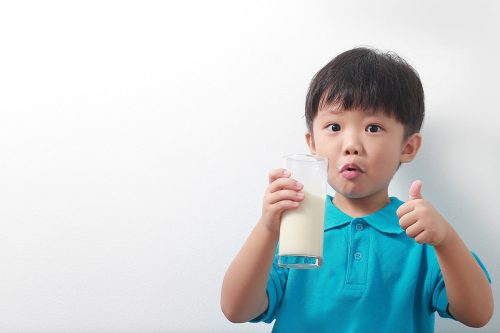 Trẻ nhỏ rối loạn tiêu hóa uống sữa được không?