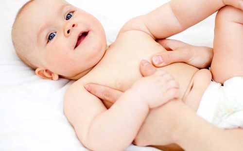 Mát xa trị táo bón cho trẻ sơ sinh có hiệu quả không?
