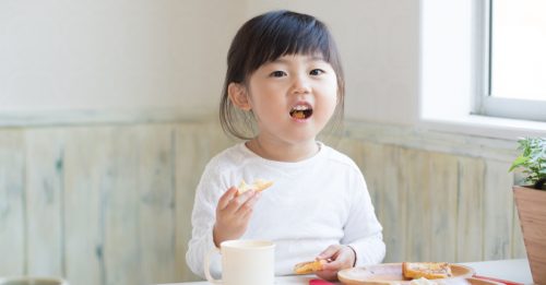 Bật mí cho mẹ 5 cách đơn giản giúp trẻ ăn uống ngon miệng hơn