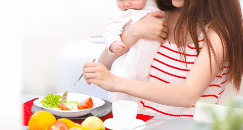 Làm thế nào để tăng cân nặng của trẻ sơ sinh?