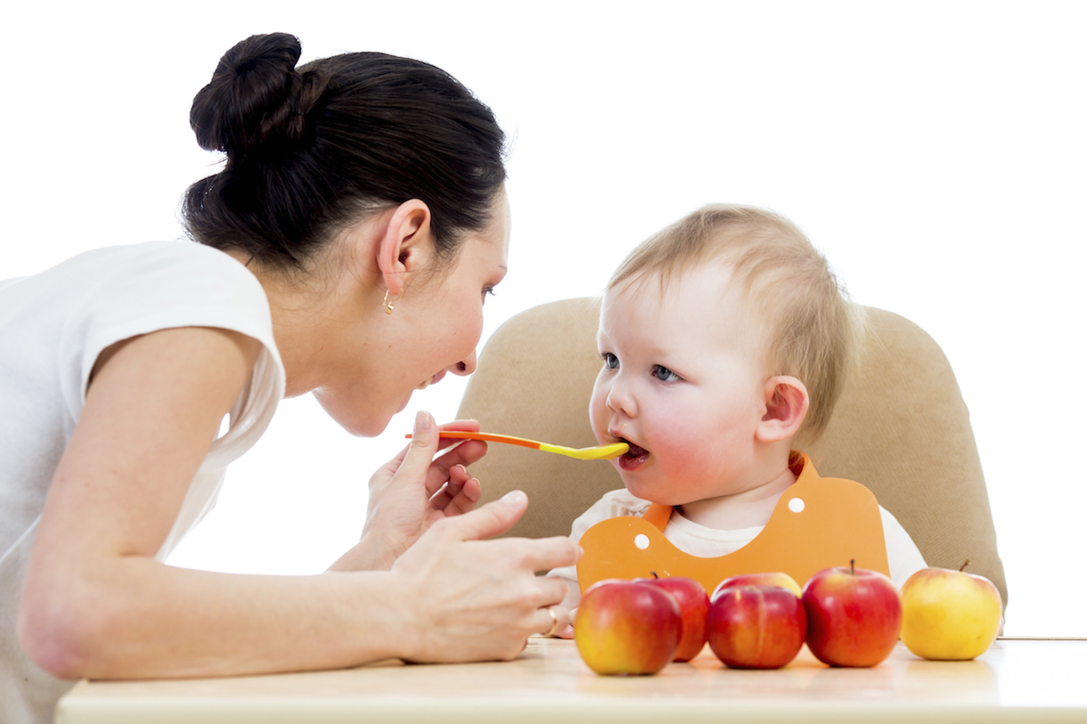 Trẻ 6 tháng ngày ăn mấy bữa là hợp lý nhất?
