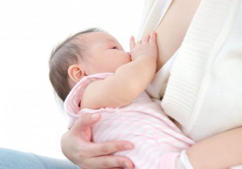 Cách xử lý cực hiệu quả khi bé 3 tháng không bú mẹ