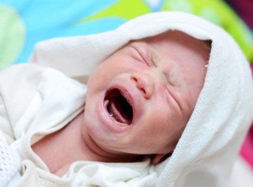 Giảm táo bón ở trẻ sơ sinh bằng cách nào an toàn tại nhà?