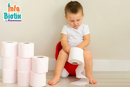 Trẻ bị đi phân nước không đau bụng là bị bệnh gì?