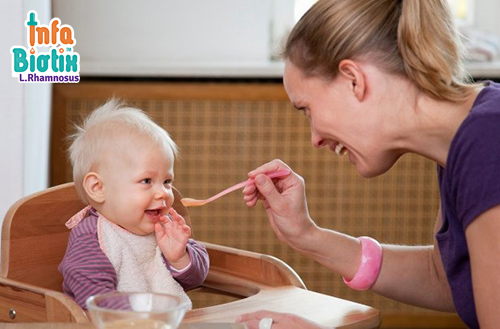 Bắt đầu cho trẻ ăn cơm từ tháng mấy?